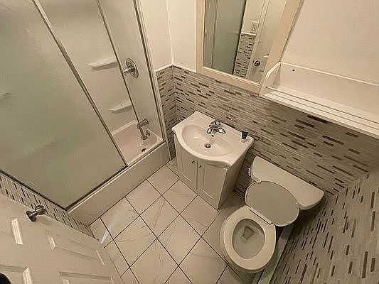 5th image of 862 Flatbush Ave #2R