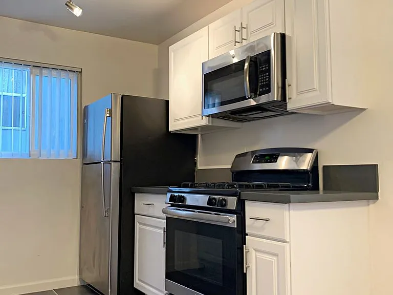 1808 N Harvard Blvd — Photo 26