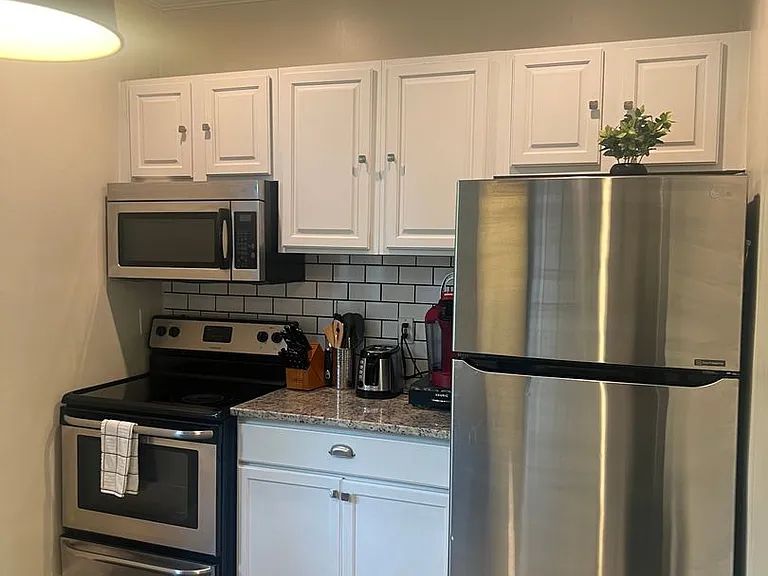 1378 Oak St SW — Photo 9