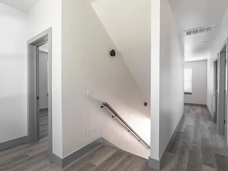4009 N Indiana Ave — Photo 20