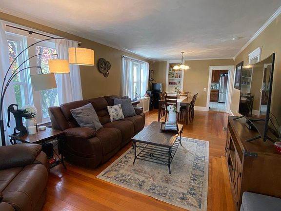 3rd image of 25 Marbury Ave