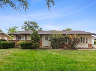 634 Ironwood Dr, Elk Grove Village, IL 60007