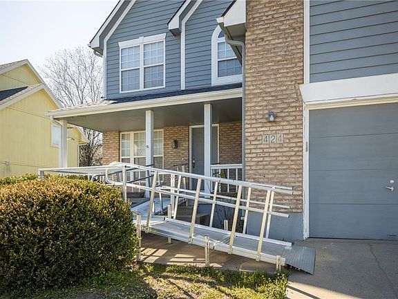 4th image of 424 Oak Wood Ln