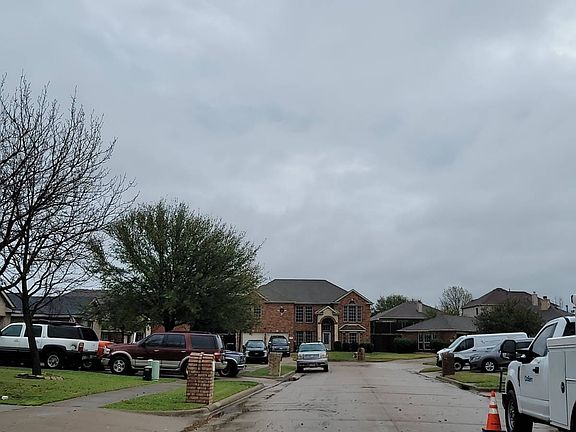 4th image of 2102 Thistle Ln