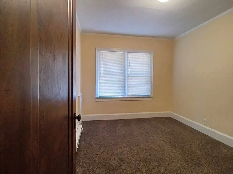 2302 Auburn St — Photo 5