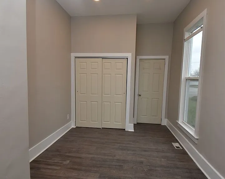 434 W Lawrence St — Photo 9