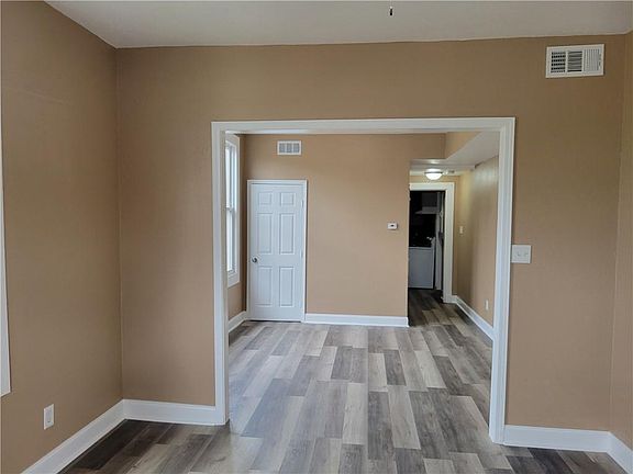 2nd image of 2521 Lavender St