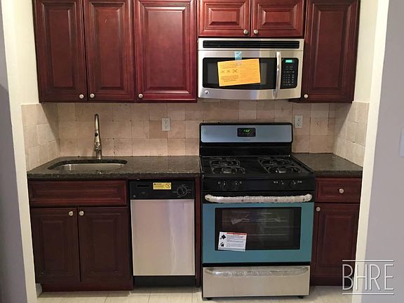 3rd image of 139 Joralemon St APT 1F