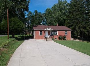 117 Starnes Cove Rd, Asheville, NC 28806