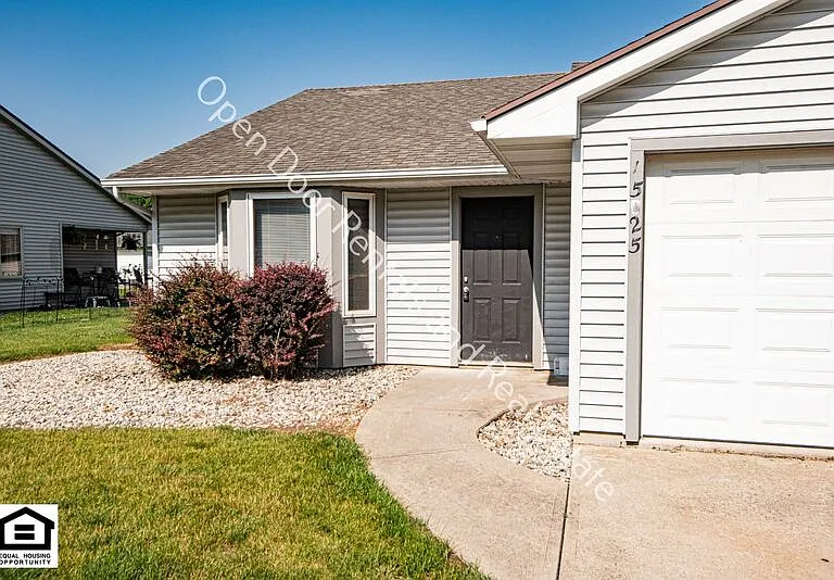 1525 Flagstone Dr — Photo 2