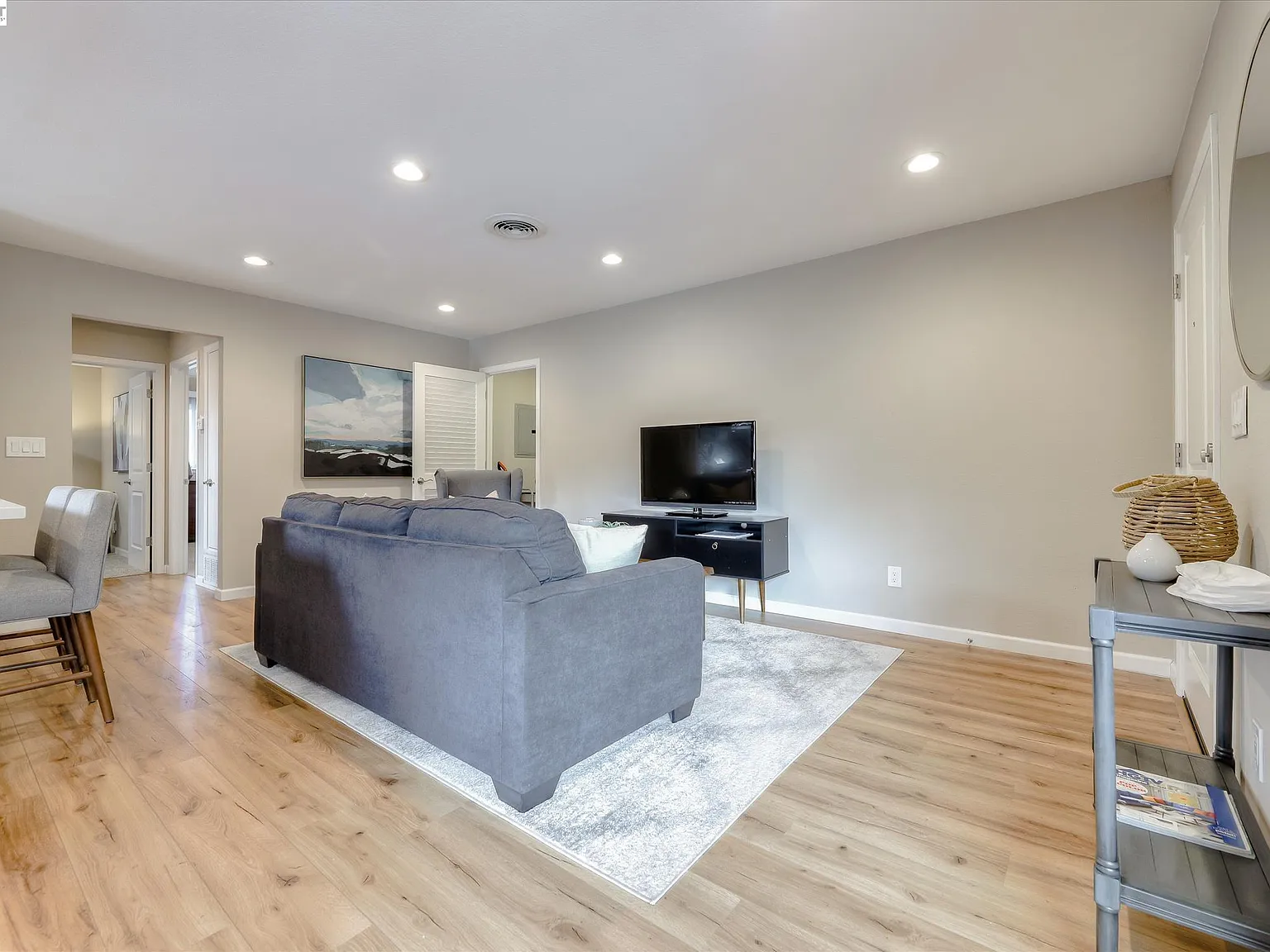 2 bed, 875 sqft, $4,500 — Photo 3