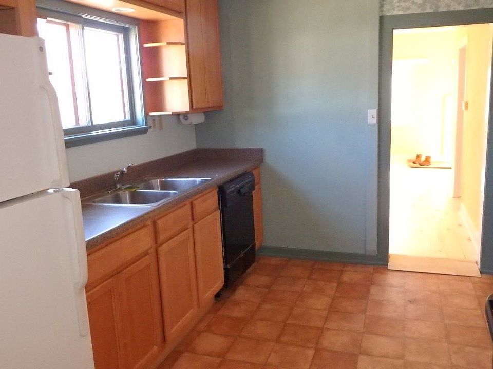 2nd image of 22087 Canal St