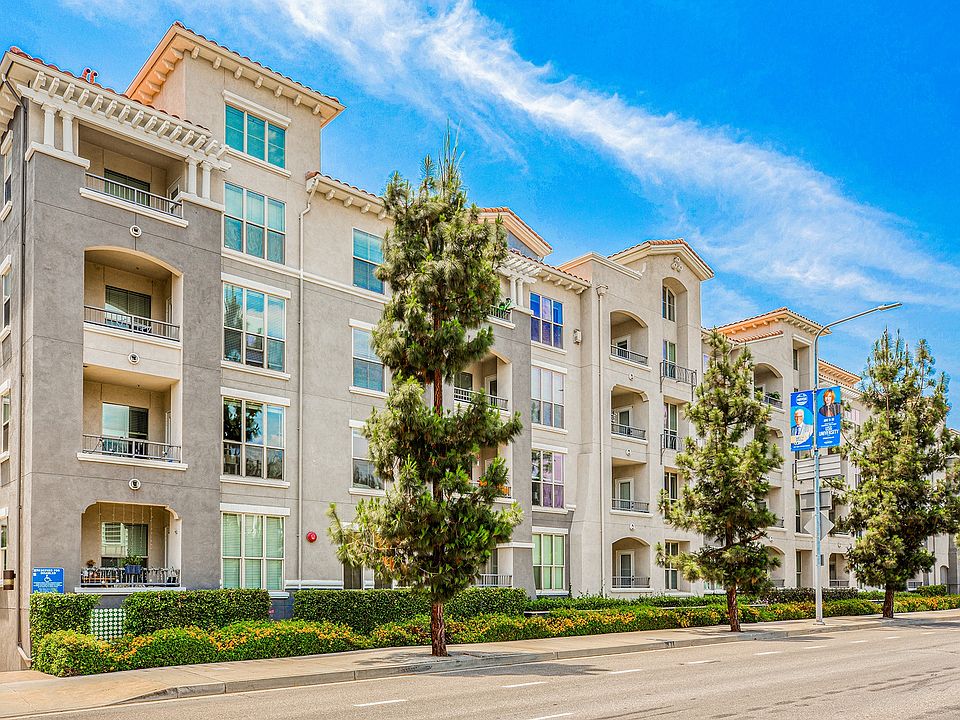 Our Studio City location makes it easy to get to Hollywood, Downtown LA, Universal City and Beverly Hills.