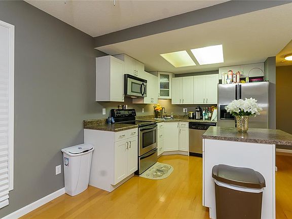 2nd image of 1400 Heritage Lndg