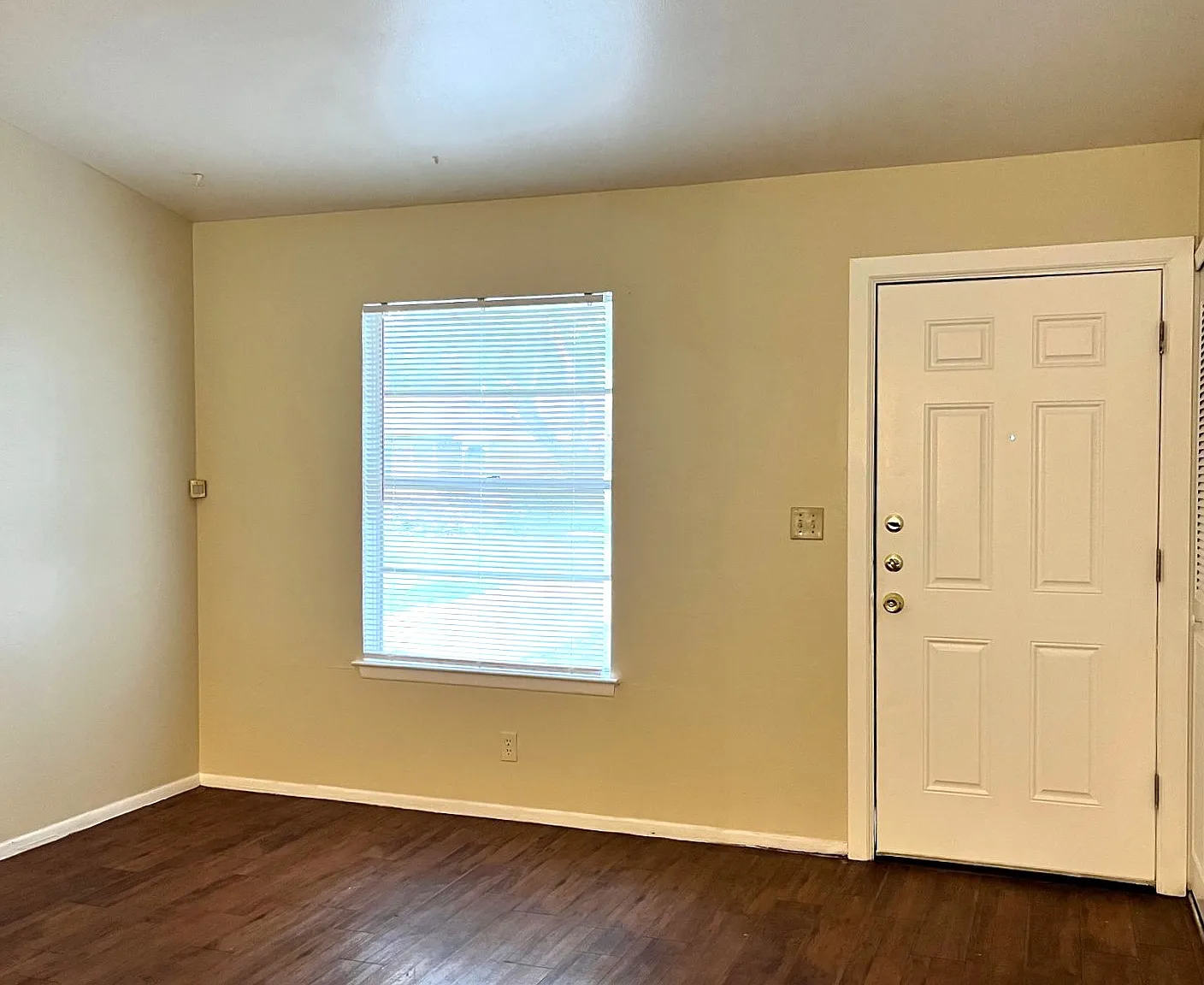 3 bed, 980 sqft, $1,100 — Photo 2
