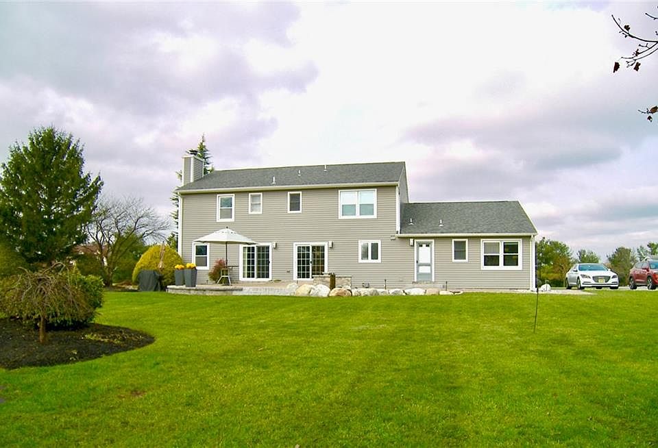 2nd image of 6 Pucillo Ln