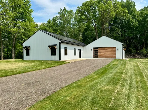 68459 Lane Rd, Edwardsburg, MI 49112