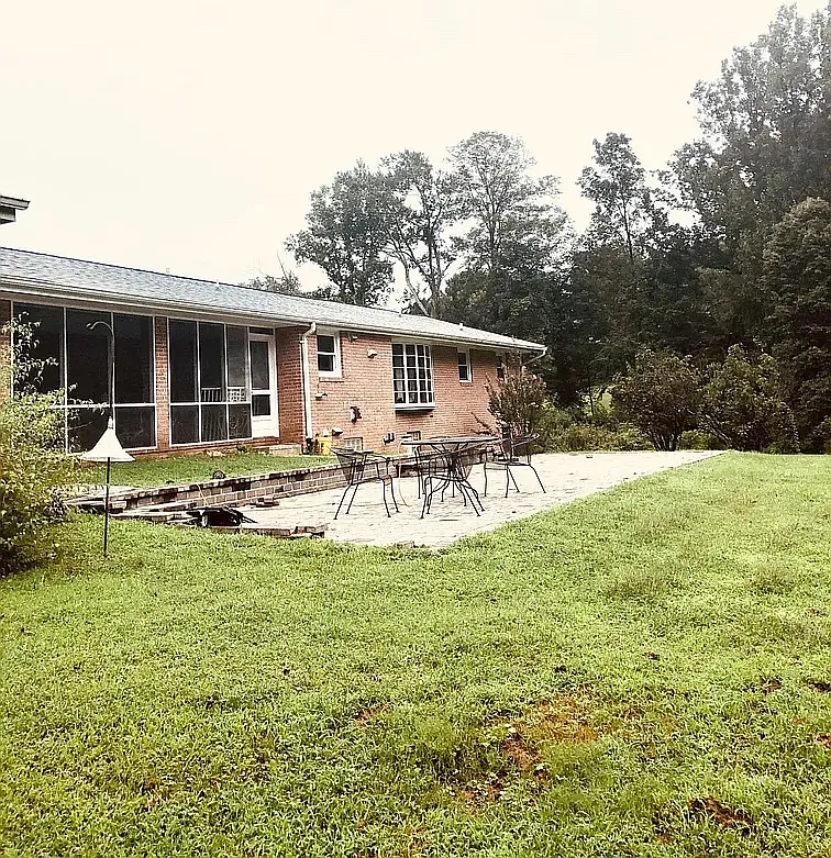 3 bed, 2.5 bath, 2870 sqft, $800 — Photo 2