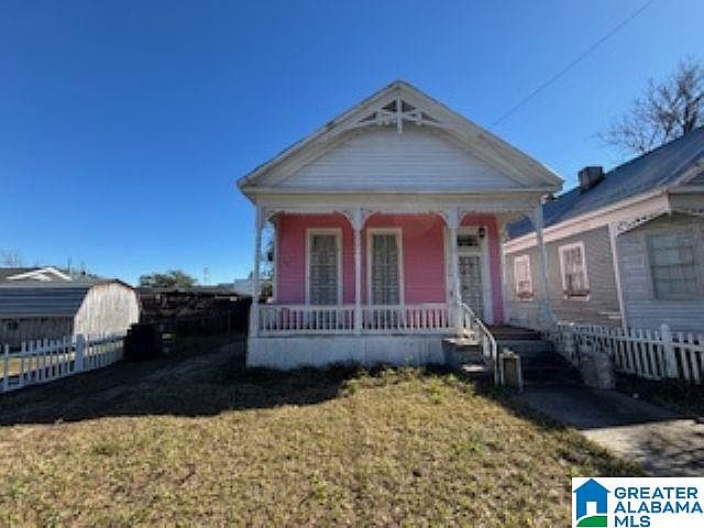 1st image of 256 N Pine St