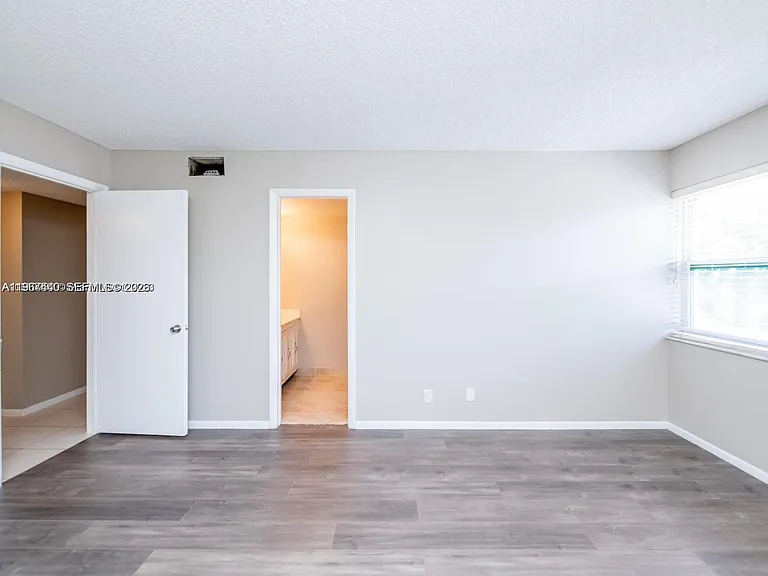 2304 NE 7th St #27 — Photo 3