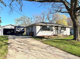 916 London St, Menasha, WI 54952