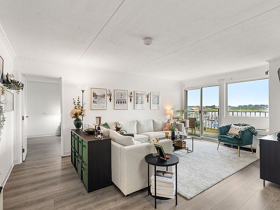 4th image of 200 Cove Way Unit 409