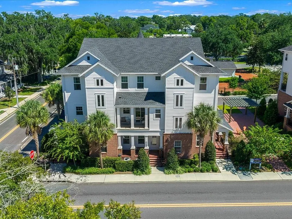 121 SE Watula Ave