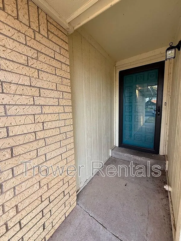 3 bed, 2.0 bath, 1537 sqft, $1,900 — Photo 2