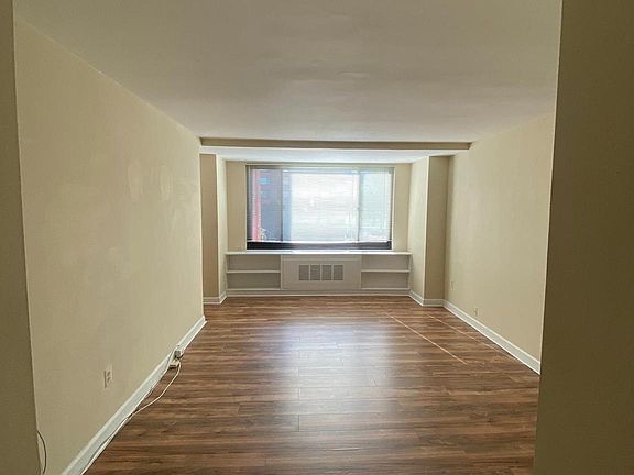 2nd image of 1021 Arlington Blvd APT 732