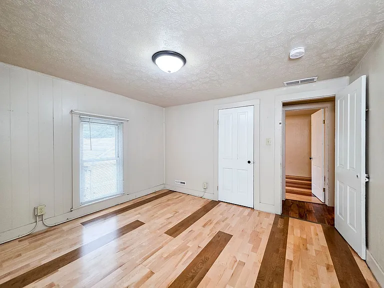 1208 Koenigstein Ave — Photo 13