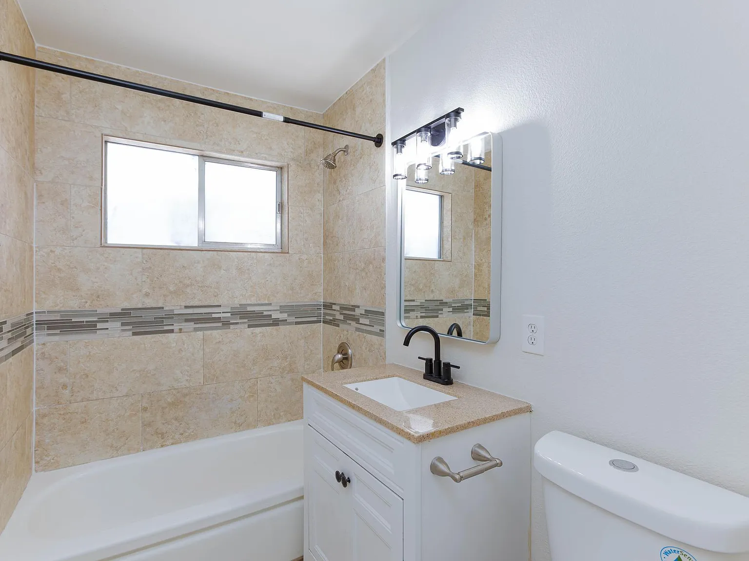 4 bed, 2.0 bath, 1738 sqft, $845 — Photo 4