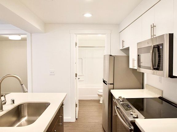 4th image of 316 13th Ave E APT 107