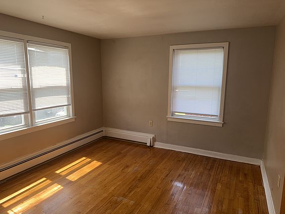 5th image of 2515 Woodlawn St APT 3