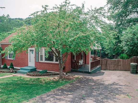 4th image of 479 Parkdale Dr