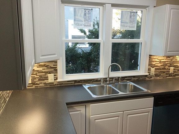 3rd image of 3233 Lafayette Ave