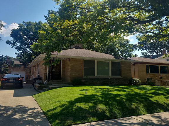 3rd image of 1811 N Thatcher Ave