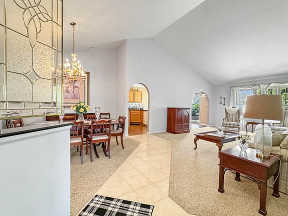 3rd image of 2031 Briarwood Ln