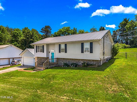 4th image of 127 Austin Dr