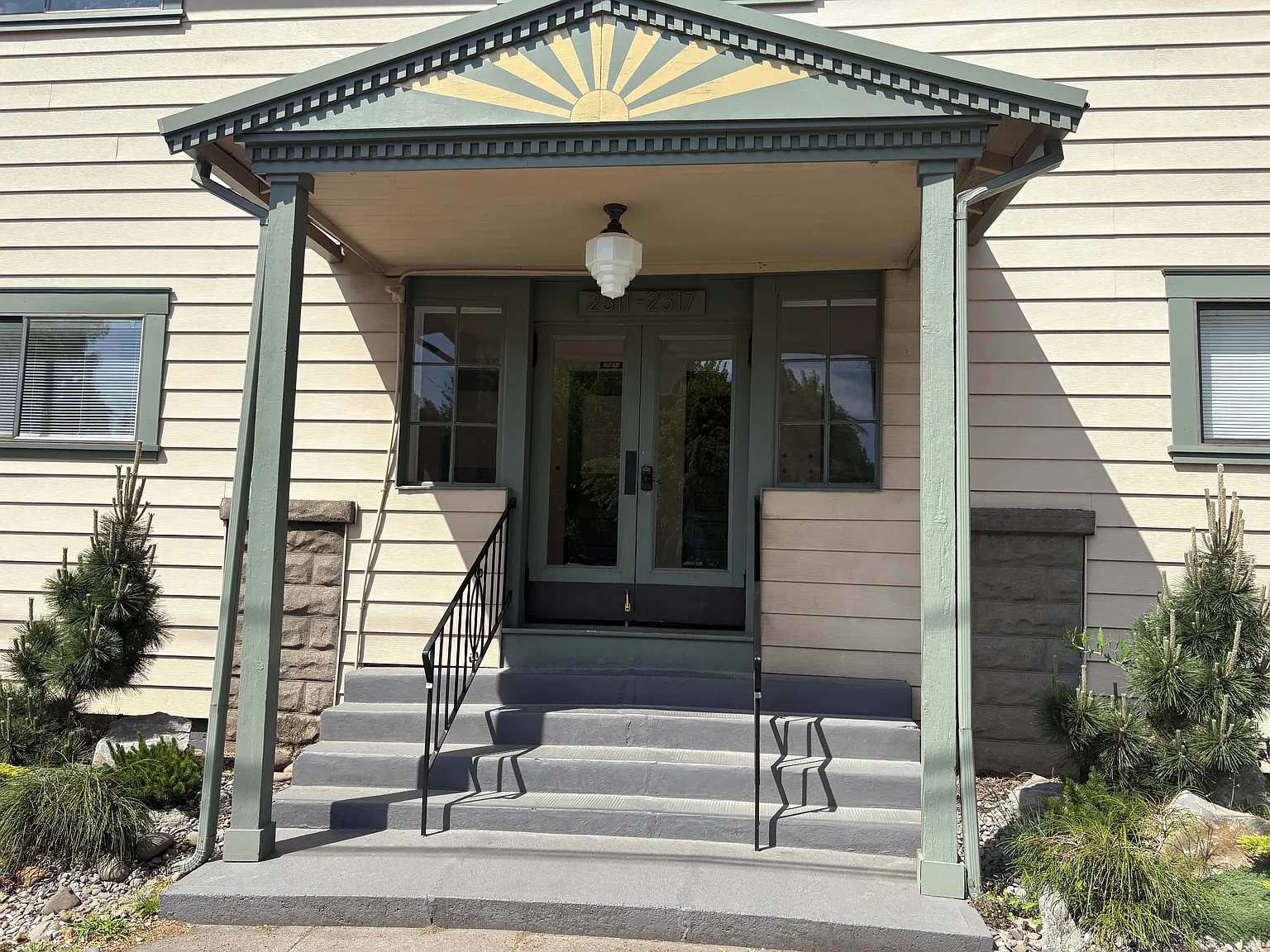 OR - 2311-2317 SE Hawthorne Blvd - KF — Photo 2