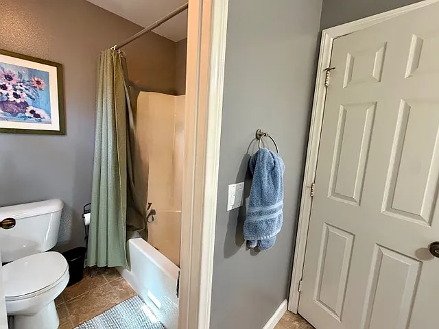 2297 Treetop Ln — Photo 18