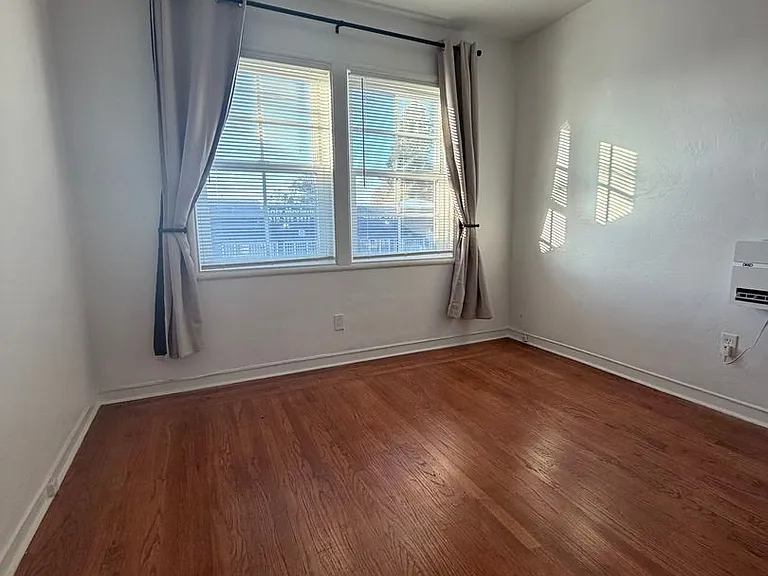 1602 Ashby Ave — Photo 4