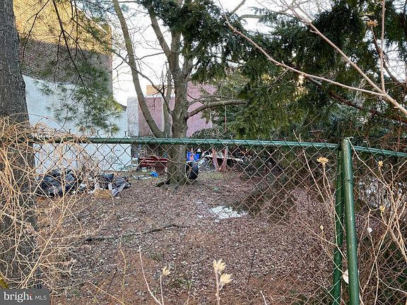 3rd image of 2050 E Cumberland St