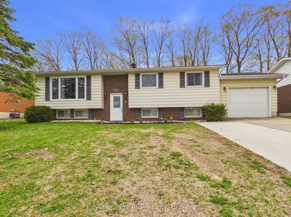 383 Wellington St, Saugeen Shores, ON N0H 2C4