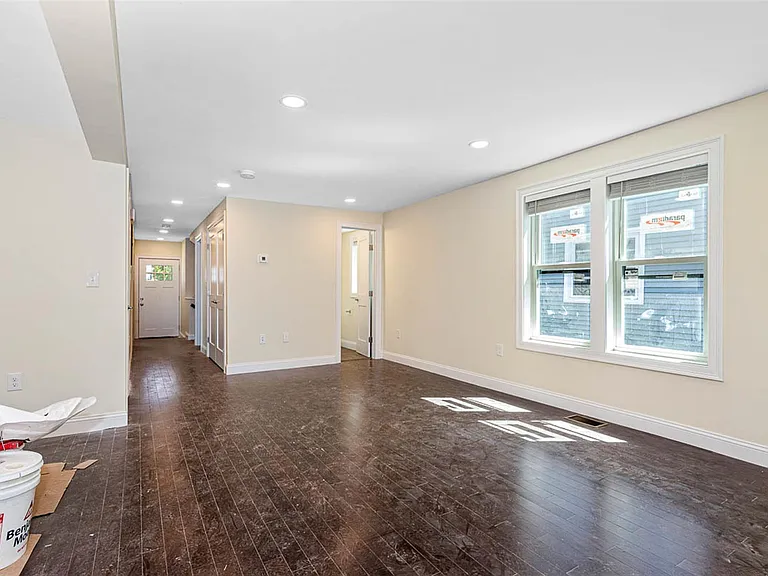 72 Stanley Ave — Photo 24