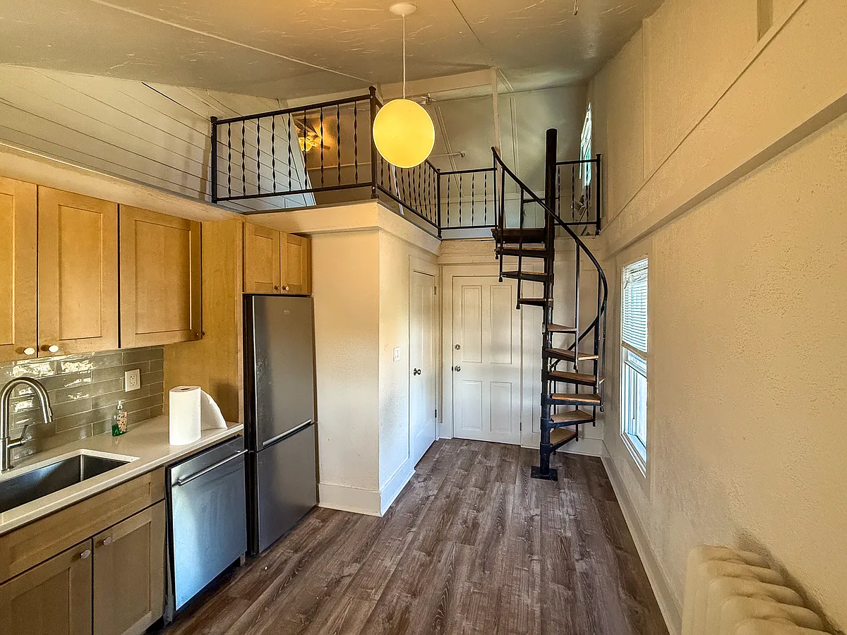 Building Photo - 5 Rock City Rd #3D