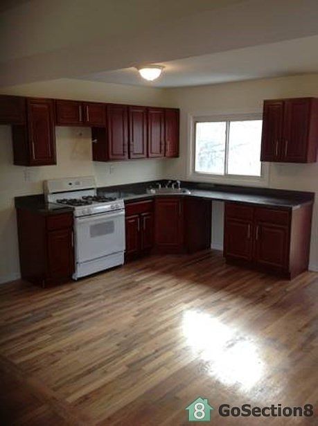 2nd image of 138 Mapes Ave APT 2