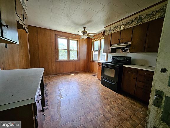5th image of 2057 Everett Rd