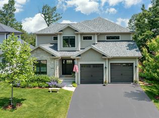 2690 N Wildwood Ln, Deerfield, IL