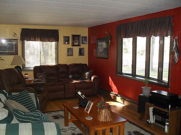 3rd image of 1073 W Queens Way