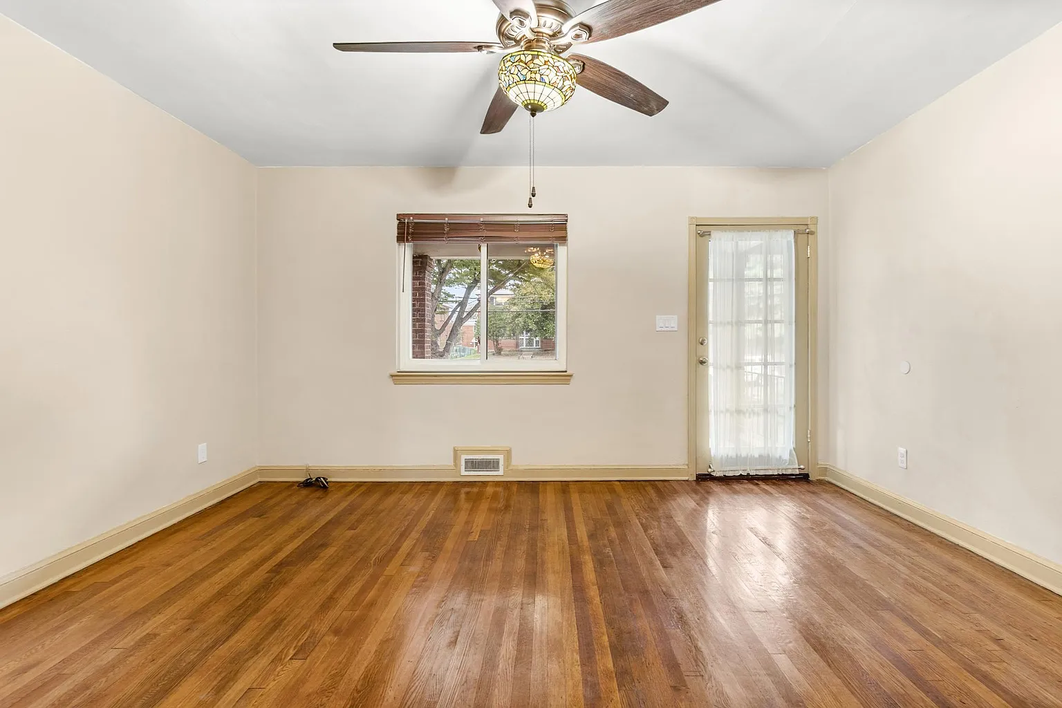 1539 Montana Ave NE photo 1